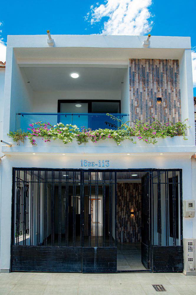 Casa Totalmente Remodelada en Venta en Niza | Amplios Espacios y Excelente Ubicación